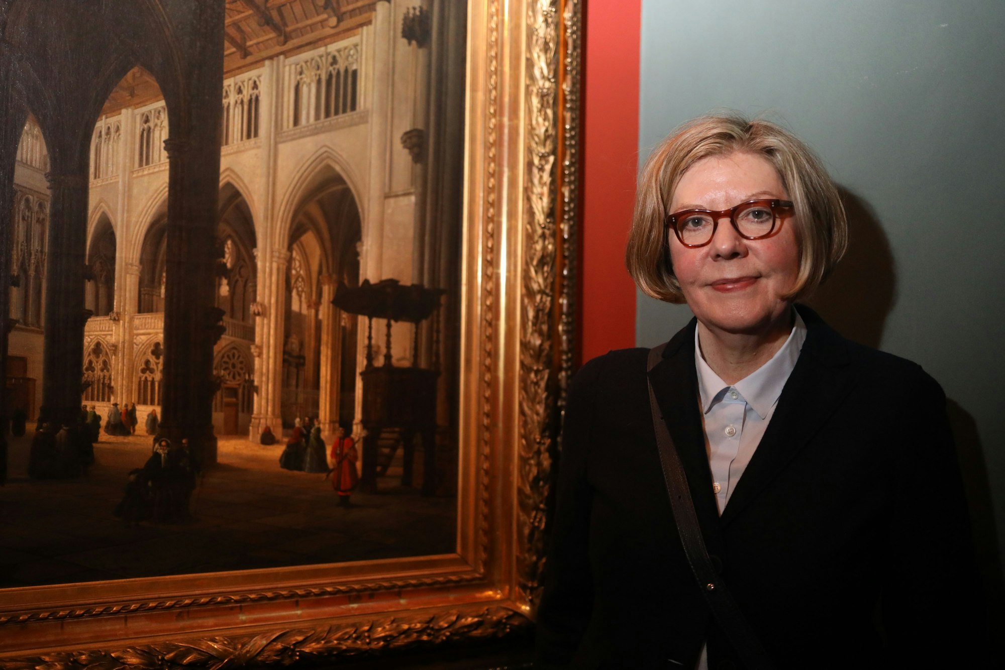 Leonie Becks, Leiterin der Domschatzkammer, hat die Ausstellung kuratiert.