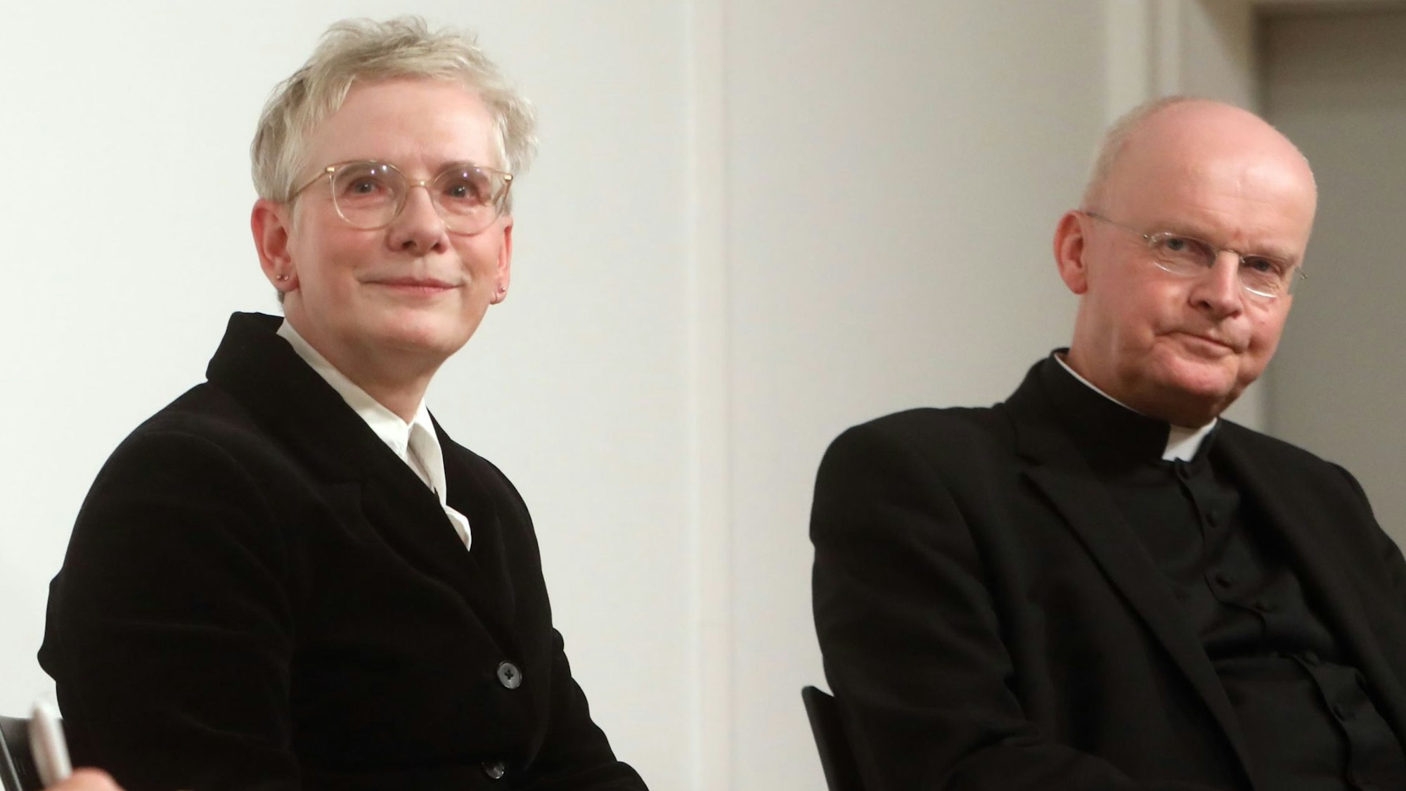 Brauchen wir einen Papst? Diskussion bei „frank&frei“ in der Kölner Karl-Rahner-Akademie mit Bischöfin Petra Bahr (Hannover) und Bischof Franz-Josef Overbeck (Essen).