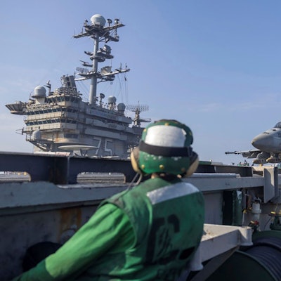 Auf diesem vom U.S. Africa Command zur Verfügung gestellten Foto führt das US-Militär koordinierte Luftangriffe gegen Aktivisten des Islamischen Staates (IS) in Somalia durch.