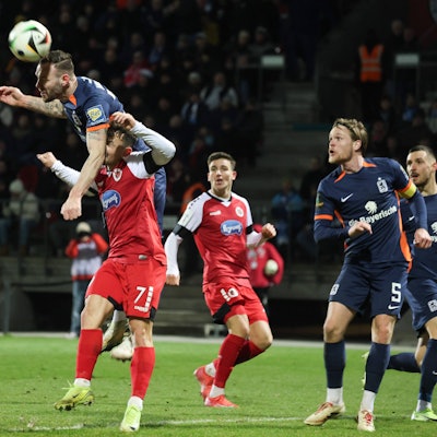 Patrick Hobsch Muenchen 34 erzielt das 1:1, GER, Viktoria Koeln vs. TSV Muenchen 1860, 3. Fussball-Bundesliga, 22. Spieltag, Saison 2024/2025, 01.02.2025, DFL REGULATIONS PROHIBIT ANY USE OF PHOTOGRAPHS AS IMAGE SEQUENCES AND OR QUASI-VIDEO, GER, Viktoria Koeln vs. TSV Muenchen 1860, 3. Fussball-Bundesliga, 22. Spieltag, Saison 2024/2025, 01.02.2025, Koeln *** Patrick Hobsch Muenchen 34 scores the 1 1, GER, Viktoria Koeln vs TSV Muenchen 1860, 3 Fussball Bundesliga, 22 Matchday, Season 2024 2025, 01 02 2025, DFL REGULATIONS PROHIBIT ANY USE OF PHOTOGRAPHS AS IMAGE SEQUENCES AND OR QUASI VIDEO, GER, Viktoria Koeln vs TSV Muenchen 1860, 3 Fussball Bundesliga, 22 Matchday, Season 2024 2025, 01 02 2025, Koeln Copyright: xEibner-Pressefoto/JoergxNiebergax EP_JNL