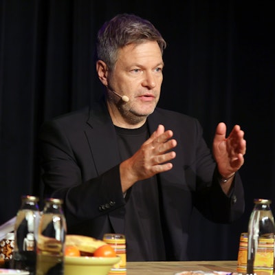 Kanzlerkandidat Robert Habeck spricht mit Leserinnen und Lesern des Kölner Stadt-Anzeigers.