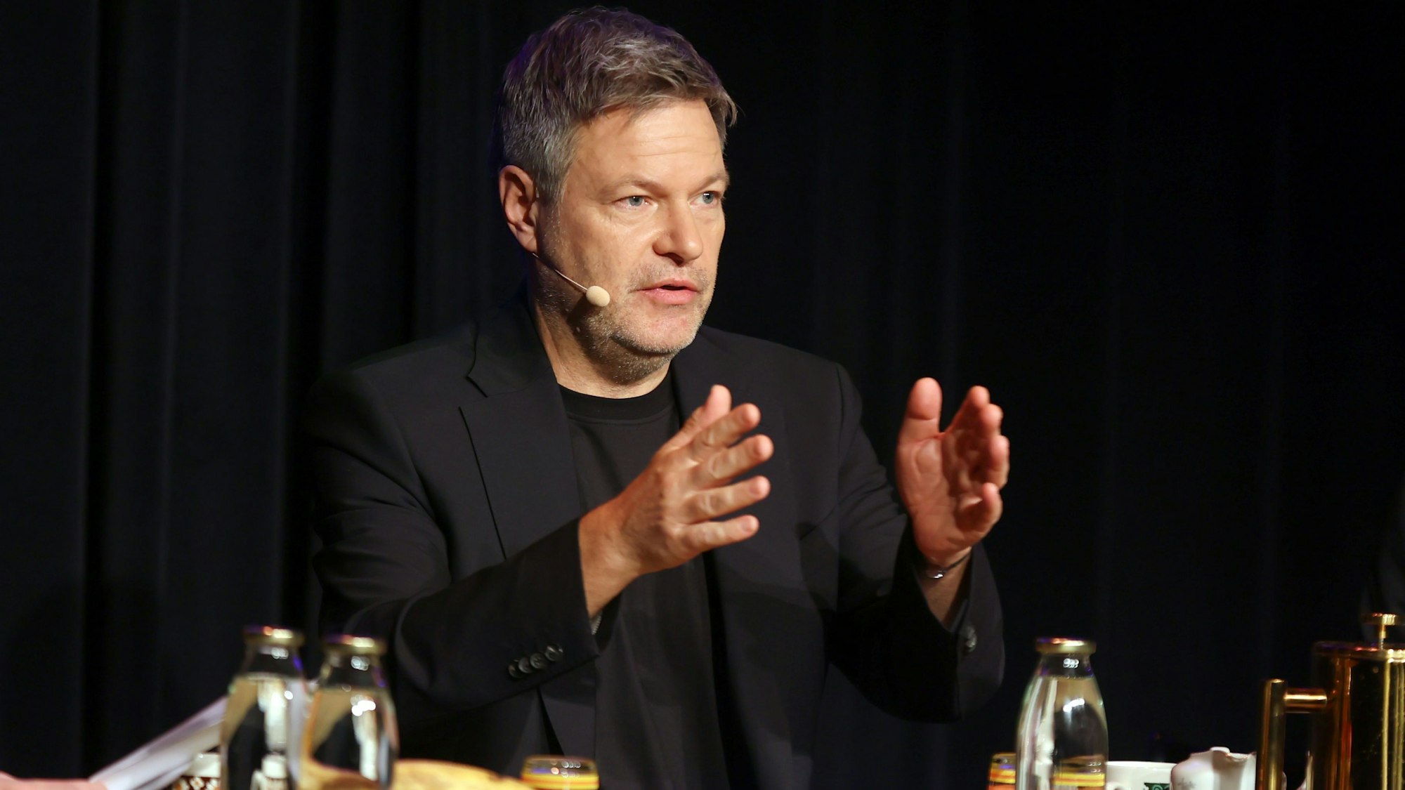 Kanzlerkandidat Robert Habeck in der Comedia in Köln