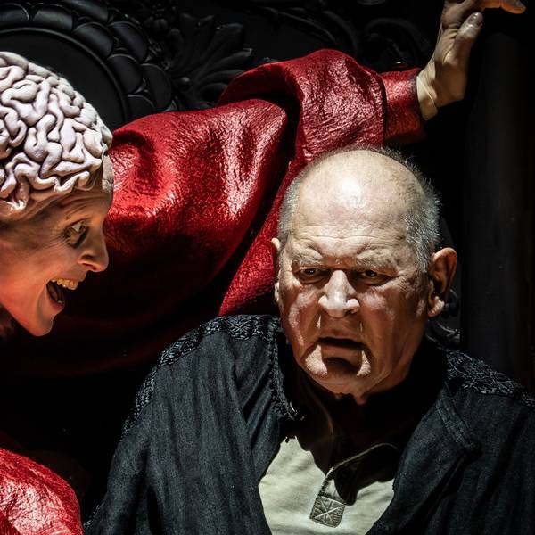 König Lear
von William Shakespeare
Regie: Evgeny Titov
Regie: Evgeny Titov
Bühne: Etienne Pluss
Kostüm: Esther Bialas
Musik: Moritz Wallmüller
Licht: Konstantin Sonneson
Dramaturgie: Janine Ortiz
Auf dem Bild
Anne Müller, Burghart Klaußner