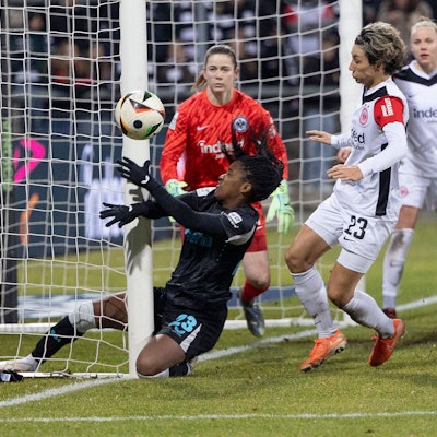 Google Pixel Frauen Bundesliga: Eintracht Frankfurt - Bayer 04 Leverkusen, 31.01.2025 Delice Boboy TSV Bayer 04 Leverkusen 23 knallt gegen den Pfosten, Eintracht Frankfurt - Bayer 04 Leverkusen, Frankfurt, Stadion am Brentanobad, 31.1.2025 *** Google Pixel Womens Bundesliga Eintracht Frankfurt Bayer 04 Leverkusen, 31 01 2025 Delice Boboy TSV Bayer 04 Leverkusen 23 hits the post, Eintracht Frankfurt Bayer 04 Leverkusen, Frankfurt, Stadion am Brentanobad, 31 1 2025 Copyright: xBEAUTIFULxSPORTS/Gawlikx