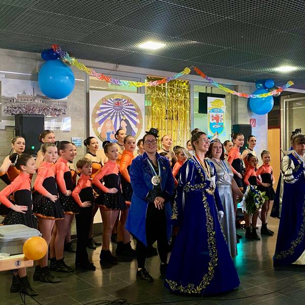 Prinzessin Katharina I. und Prinzessin Chantal I. im Leichlinger Gymnasium