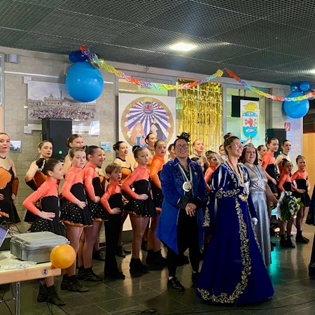 Prinzessin Katharina I. und Prinzessin Chantal I. im Leichlinger Gymnasium