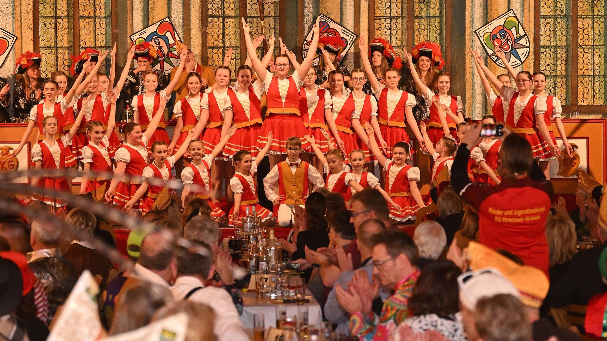 Das Foto zeigt die Tanzgruppe Mellsäckchen