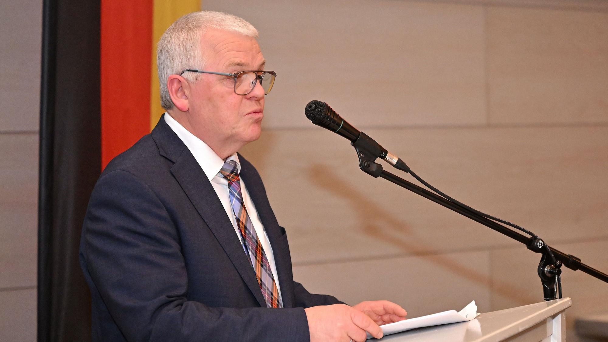 Bürgermeister Willi Heider bei seiner Festrede