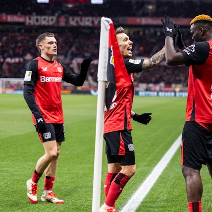Leverkusen, Bayarena, 02.02.2025: Victor Boniface of Leverkusen celebrates scoring the 1:0 with Alejandro Grimaldo of Leverkusen during the 1. Bundesliga match between Bayer 04 Leverkusen v. TSG 1899 Hoffenheim. *** Leverkusen, Bayarena, 02 02 2025 Victor Boniface of Leverkusen celebrates scoring the 1 0 with Alejandro Grimaldo of Leverkusen during the 1 Bundesliga match between Bayer 04 Leverkusen v TSG 1899 Hoffenheim