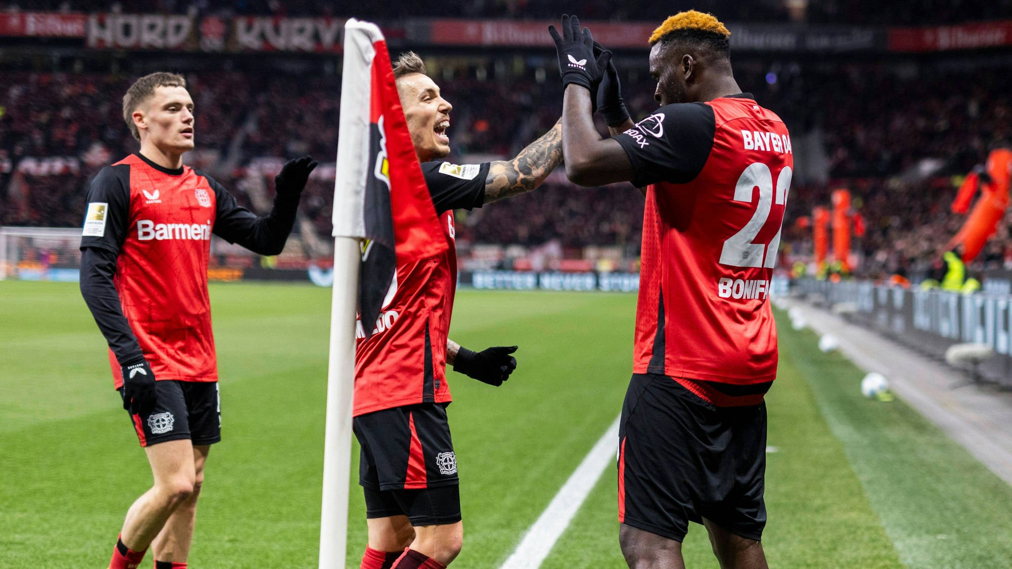 Leverkusen, Bayarena, 02.02.2025: Victor Boniface of Leverkusen celebrates scoring the 1:0 with Alejandro Grimaldo of Leverkusen during the 1. Bundesliga match between Bayer 04 Leverkusen v. TSG 1899 Hoffenheim. *** Leverkusen, Bayarena, 02 02 2025 Victor Boniface of Leverkusen celebrates scoring the 1 0 with Alejandro Grimaldo of Leverkusen during the 1 Bundesliga match between Bayer 04 Leverkusen v TSG 1899 Hoffenheim