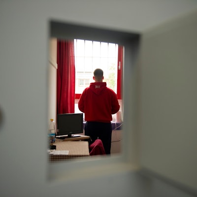 Ein Computerzugang mit Internet auf der Zelle ist in deutschen Gefängnissen noch die absolute Ausnahme – anders als zum Beispiel in Norwegen.