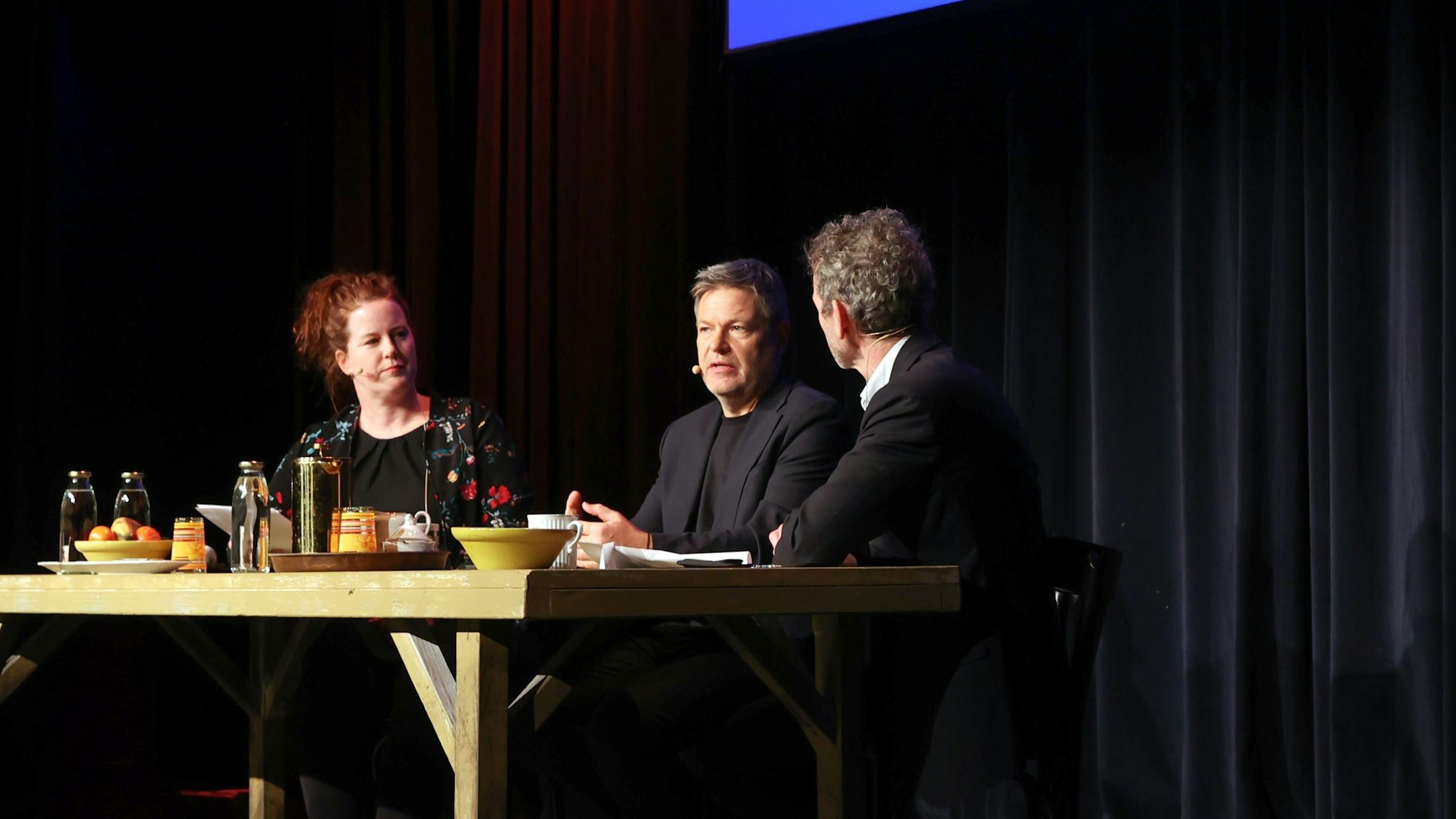 Sarah Brasack und Joachim Frank im Gespräch mit Robert Habeck in Köln