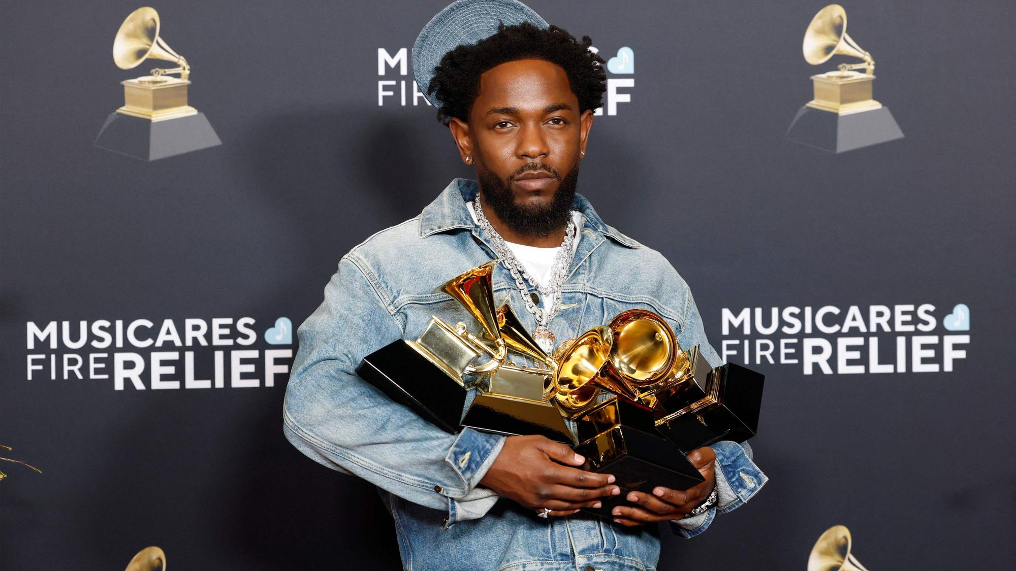 LOS ANGELES, CALIFORNIA - FEBRUARY 02: (FOR EDITORIAL USE ONLY) Kendrick Lamar, winner of Record Of The Year, Best Rap Performance, Best Rap Song, Best Music Video and Song Of The Year for Not Like Us, poses in the press room during the 67th GRAMMY Awards at Crypto.com Arena on February 02, 2025 in Los Angeles, California. Frazer Harrison/Getty Images/AFP (Photo by Frazer Harrison / GETTY IMAGES NORTH AMERICA / Getty Images via AFP)