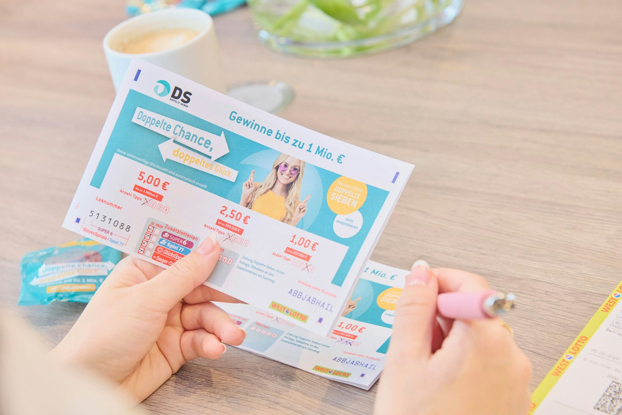 Der Spielschein für die Doppelte Sieben. Auch an den Zusatzlotterien Spiel 77 und SUPER 6 sowie der GlücksSpirale kann man über den Schein teilnehmen.