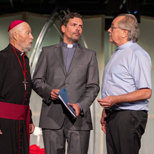 Bill Mockridge, Armin Riahi, Hartmut Volle in "Kardinalfehler" im Theater am Dom