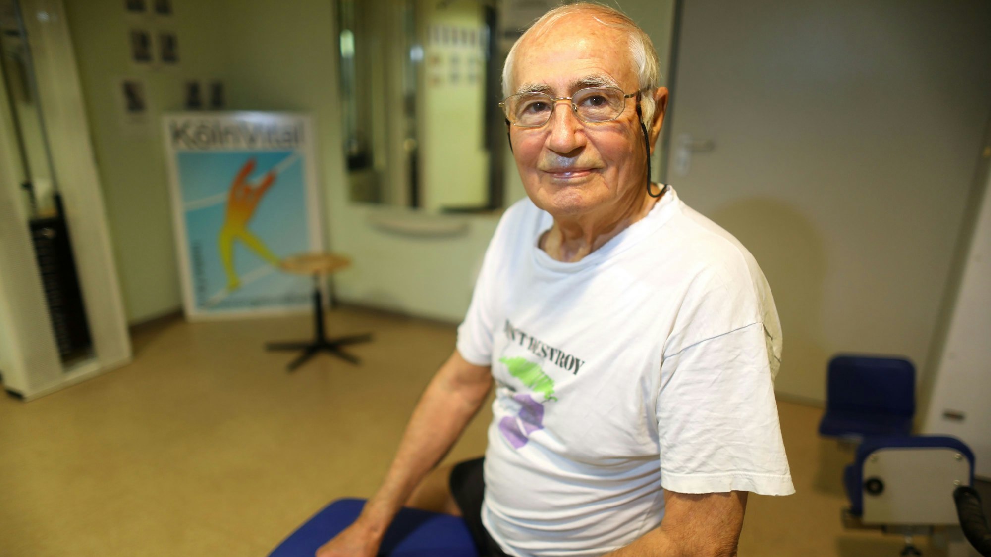 30.01.2025, Köln: Serie Gesund Altern: Ernst Romczykowski (92) im Fitnessstudio der SBK Sozial-Betriebe-Köln.Foto: Arton Krasniqi