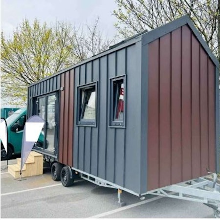 Ein Tiny-House auf Rädern und mit einer Anhängerkupplung