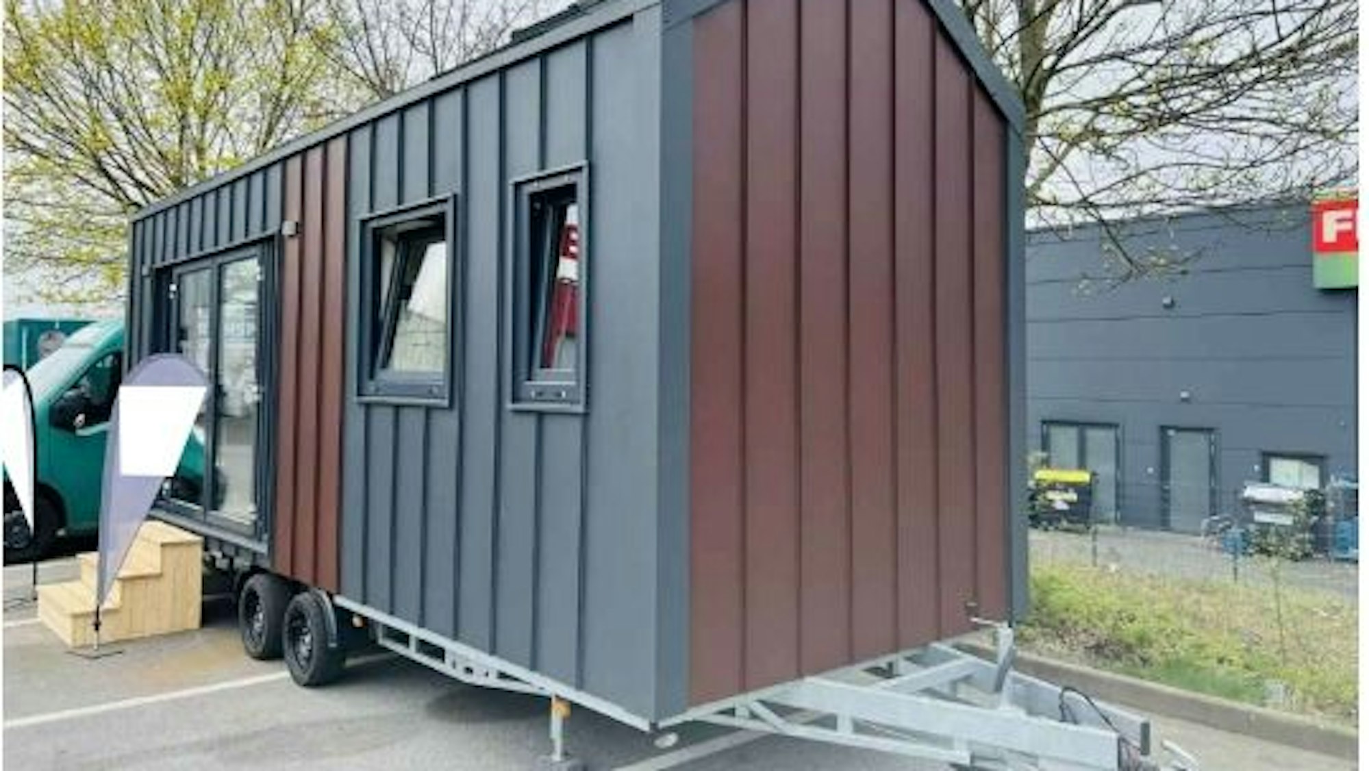 Ein Tiny-House auf Rädern und mit einer Anhängerkupplung