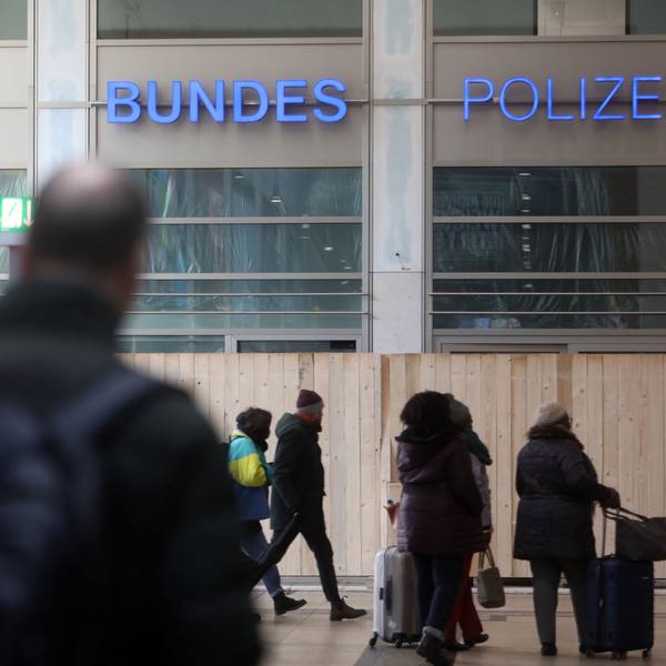 Die neue Wache der Bundespolizei im Hauptbahnhof nimmt auch von außen allmählich Formen an.