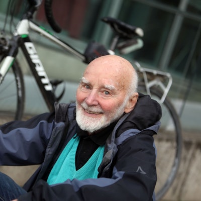 28.01.2025, Köln: Serie Gesund Altern: Triathlet Georg von Schrader (87) Foto: Arton Krasniqi