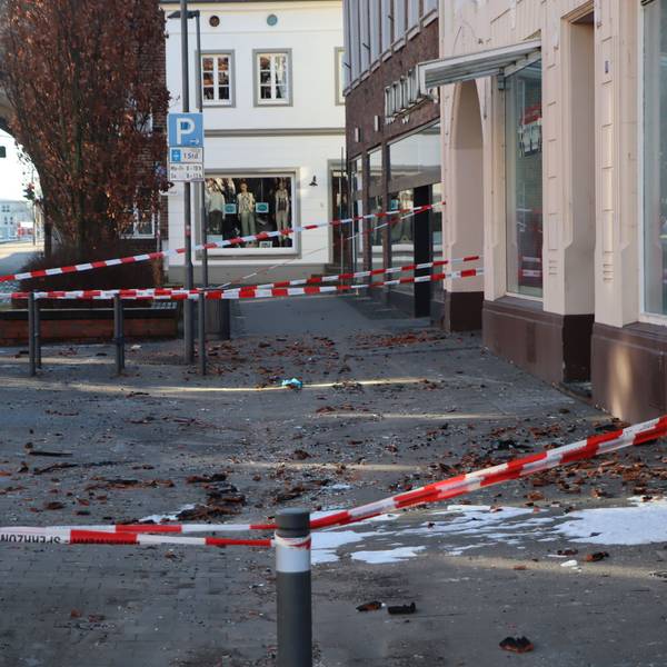 Das einst schöne Wohn- und Geschäftshaus in der Lechenicher Altstadt ist von den Flammen zerstört.
