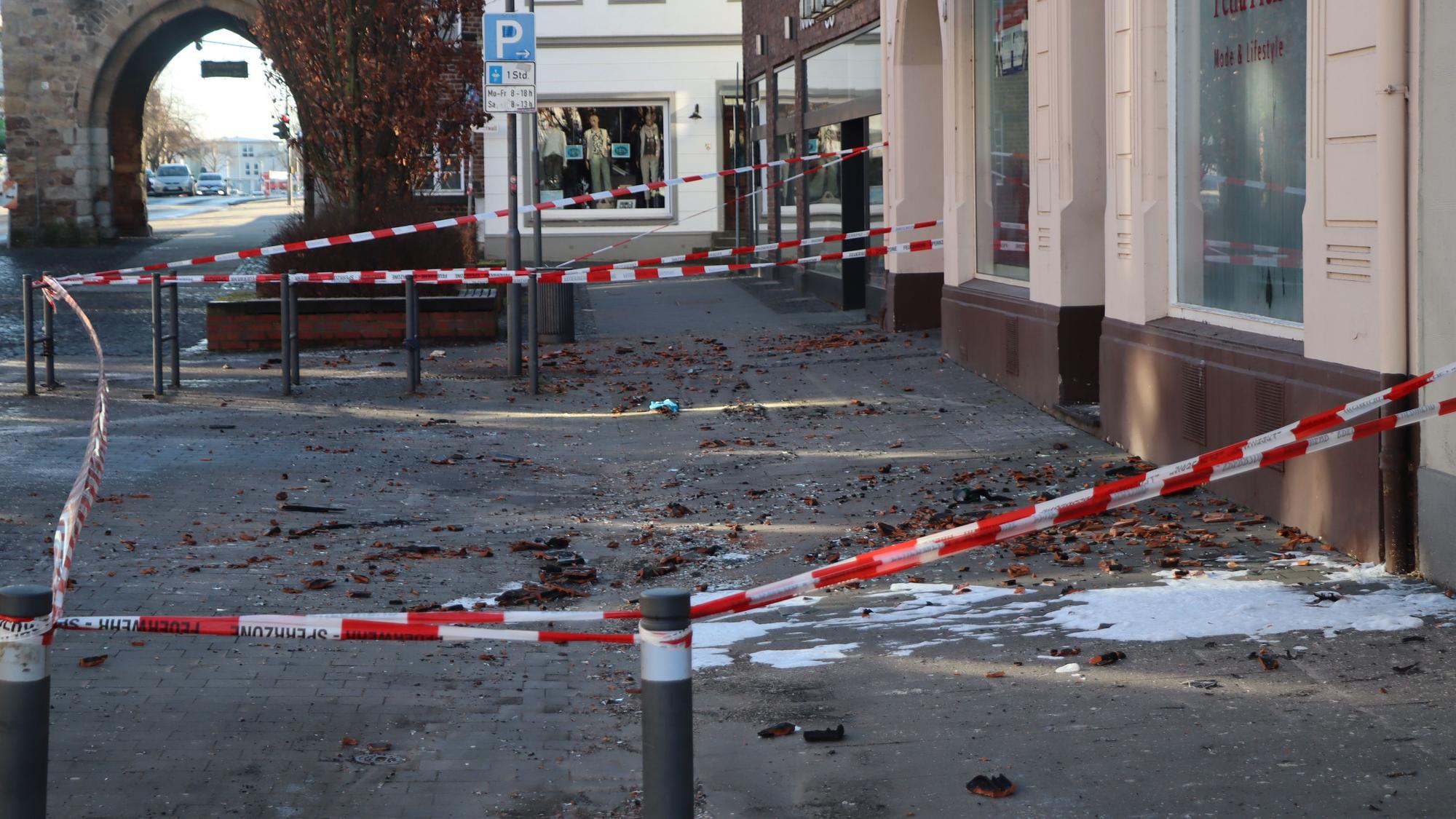 Das einst schöne Wohn- und Geschäftshaus in der Lechenicher Altstadt ist von den Flammen zerstört.