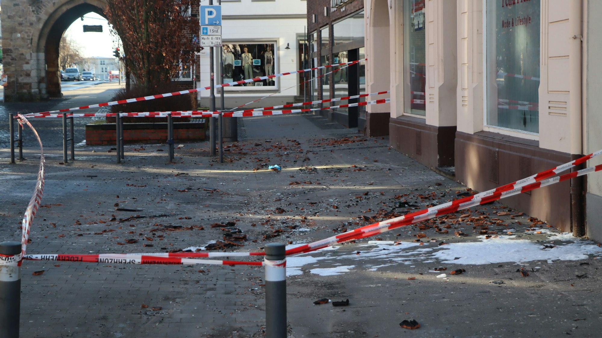 Das einst schöne Wohn- und Geschäftshaus in der Lechenicher Altstadt ist von den Flammen zerstört.