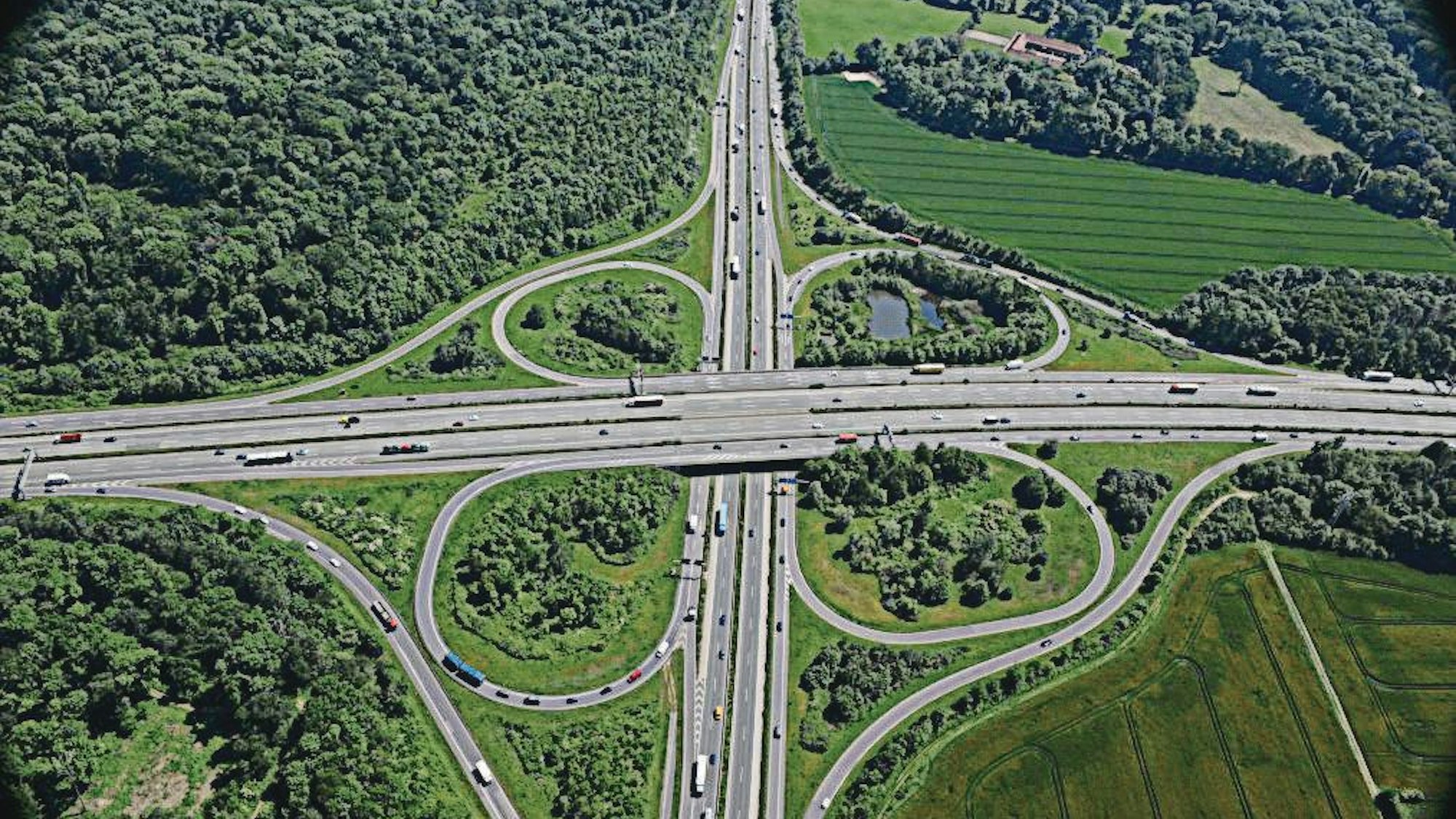Auf dem Foto ist das Autobahnkreuz Kerpen zu sehen.