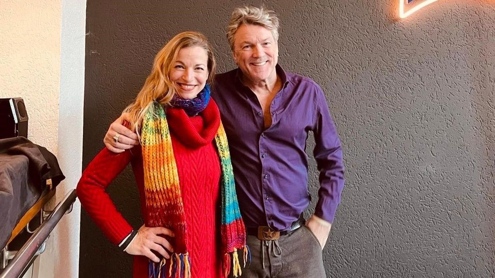 Moderatorin Nathalie Bergdoll und Autor Michael Birbaek