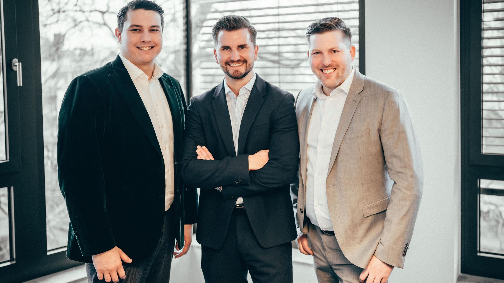 Das Management der Aufinity Group: Finanzchef Markus Wolf mit den beiden Gründern Lasse Diener und Ulrich Schmidt.