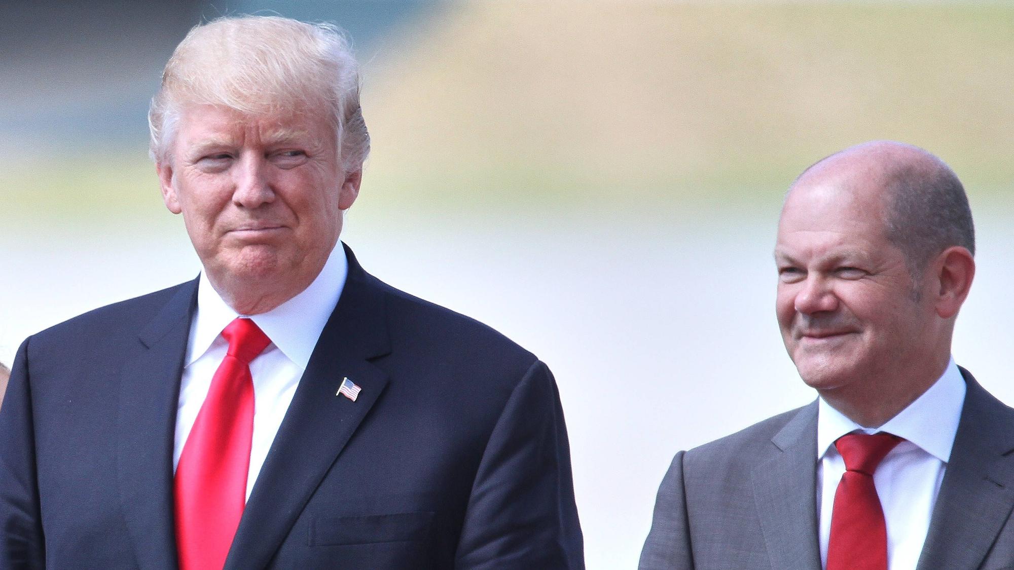 US-Präsident Donald Trump zusammen Olaf Scholz im Jahr 2017 in Hamburg. Scholz hat am Mittwoch Trumps „Führungsrolle“ betont.