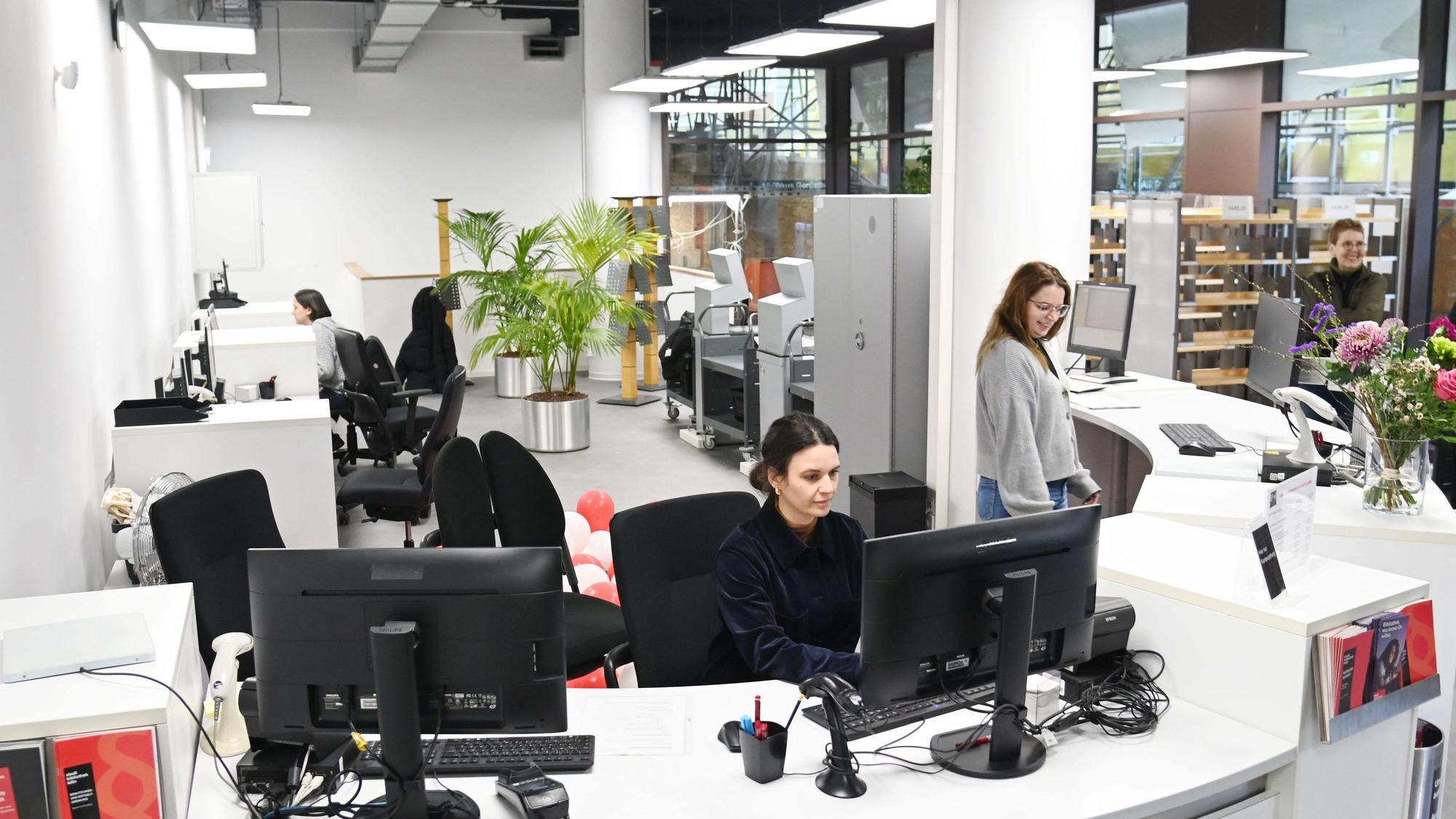 Erster Schritt der Eröffnung: ein Serviceraum für Ausleihen und Rückgaben.