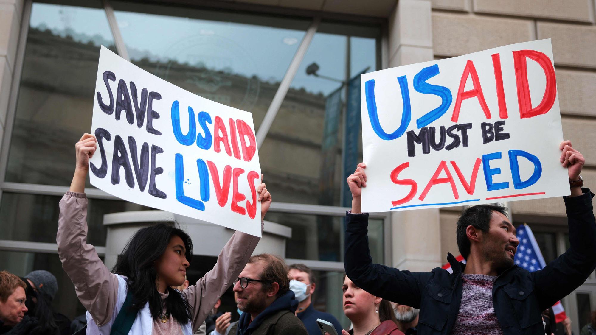 Protestierende, die den Erhalt der Entwicklungshilfebehörde USAID fordern. (Archivbild)