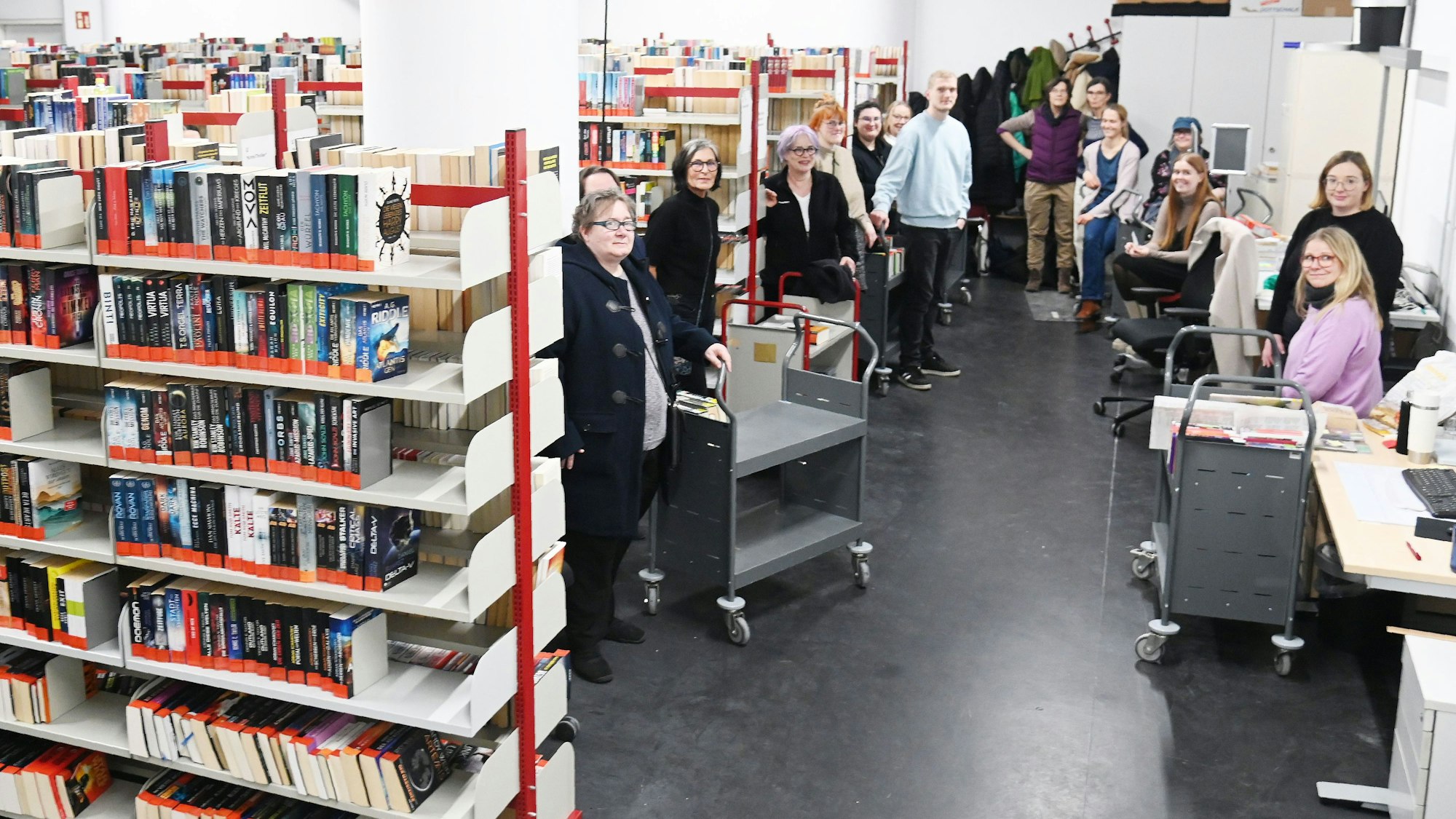 Das Interim der Zentralbibliothek öffnete im Februar seine Türen - damals standen die Bücher noch im Keller und es gab nur einen Ausgaberaum.