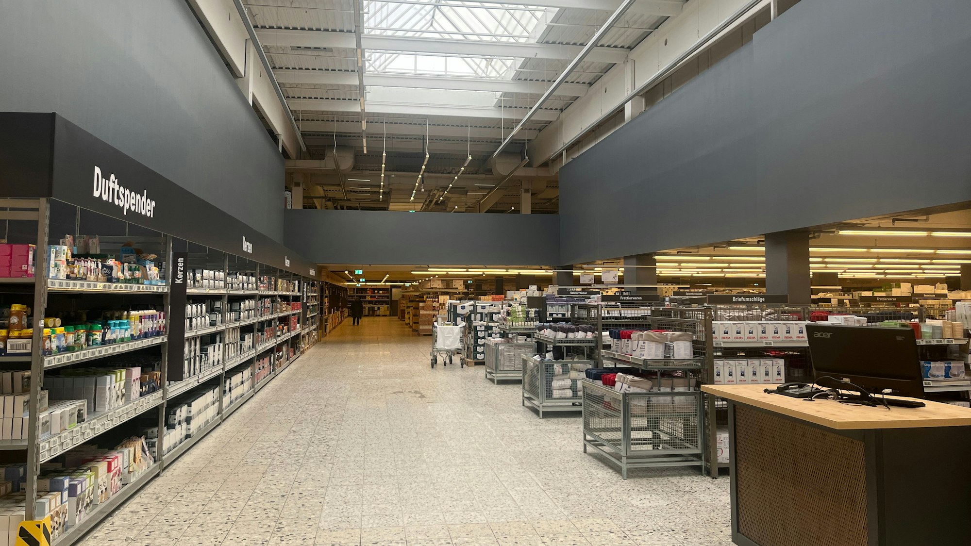 Wie ein Lichthof wirkt die Stelle, an der einmal Rollsteige nach oben führten.