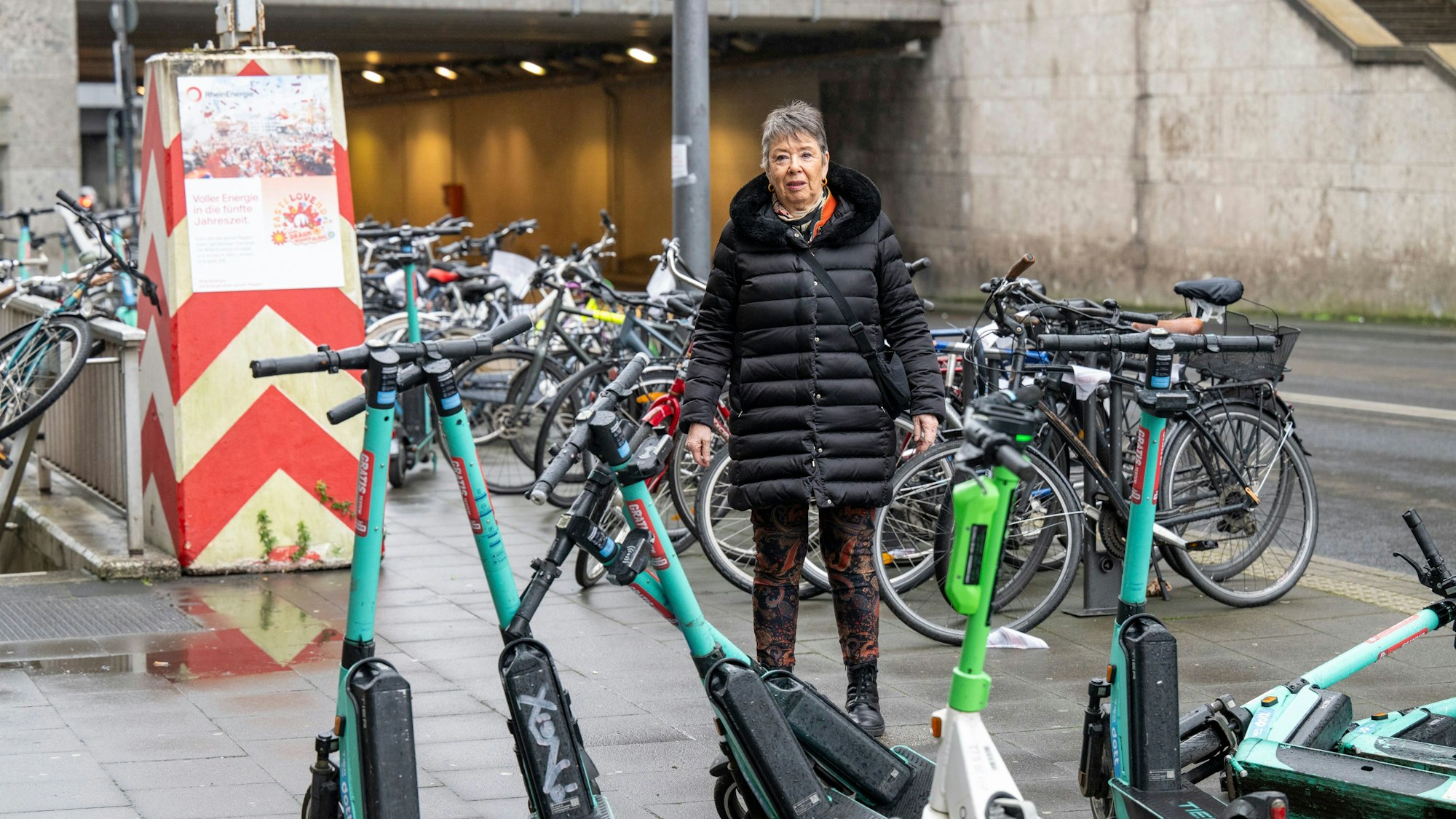 30.01.2025, Köln: Barbara Schock-Werner möchte, dass die Fahrräder in der Tiefgarage abgestellt werden. Illustrationen zur Serie „Auf den Punkt“ mit Barbara Schock-Werner zu den Planungen rund um die Trankgasse und die Tiefgarage. Foto: Uwe Weiser