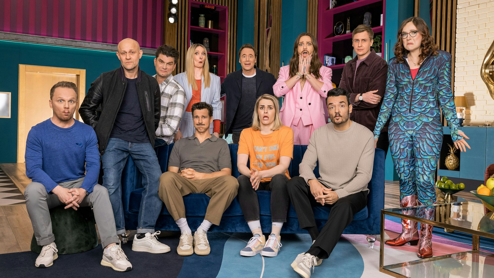 Die Teilnehmer und Teilnehmerinnen der neuen Staffel LOL: Ralf Schmitz hinten (l-r), Jürgen Vogel, Lutz van der Horst, Ariane Alter, Michael Bully Herbig, Riccardo Simonetti, Till Reiners, Helene Bockhorst. Vorne (l-r): Florian David Fitz, Hazel Brugger, Giovanni Zarrella.