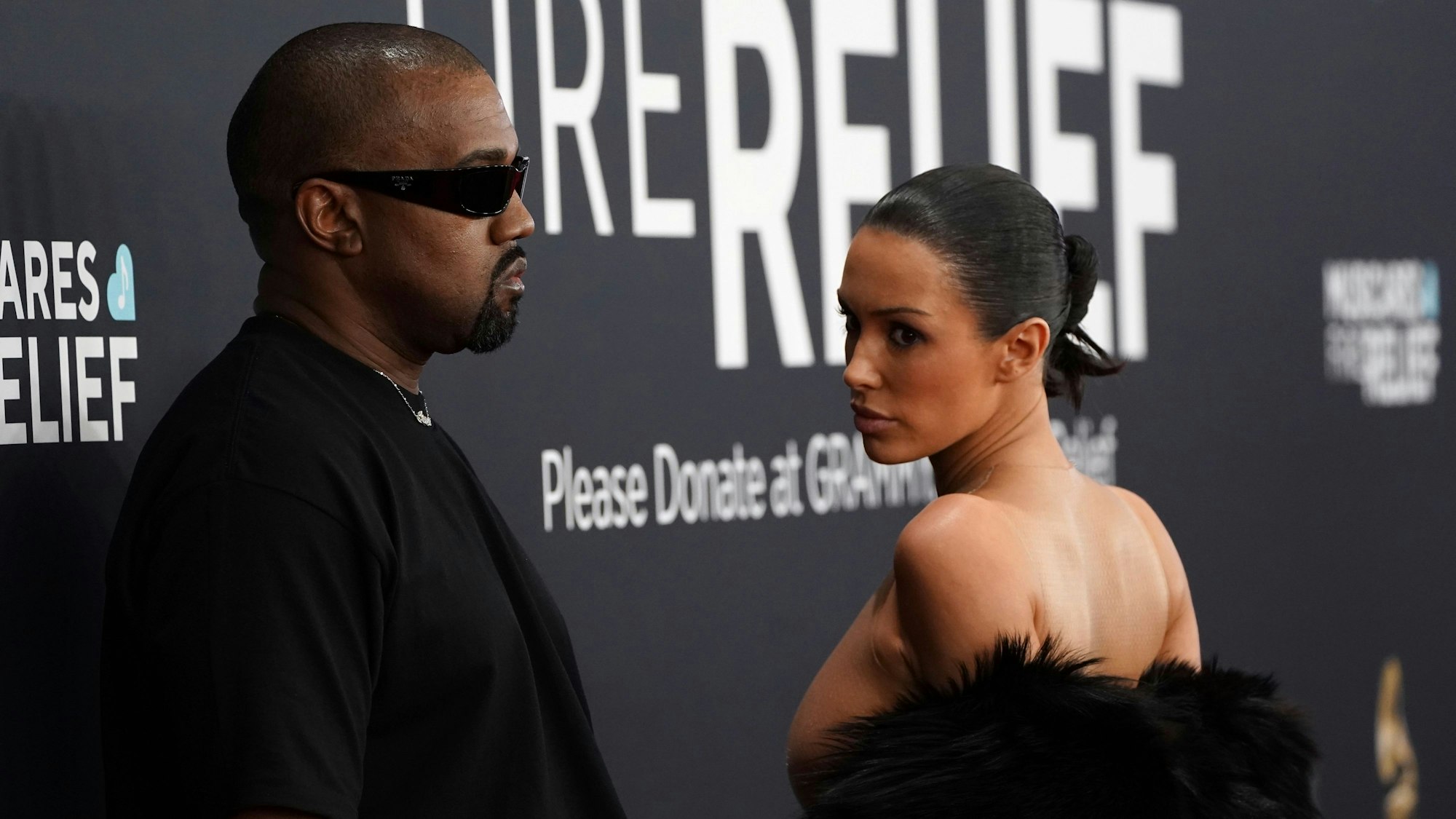 Kanye West und Bianca Censori kommen zur 67. Grammy-Verleihung.