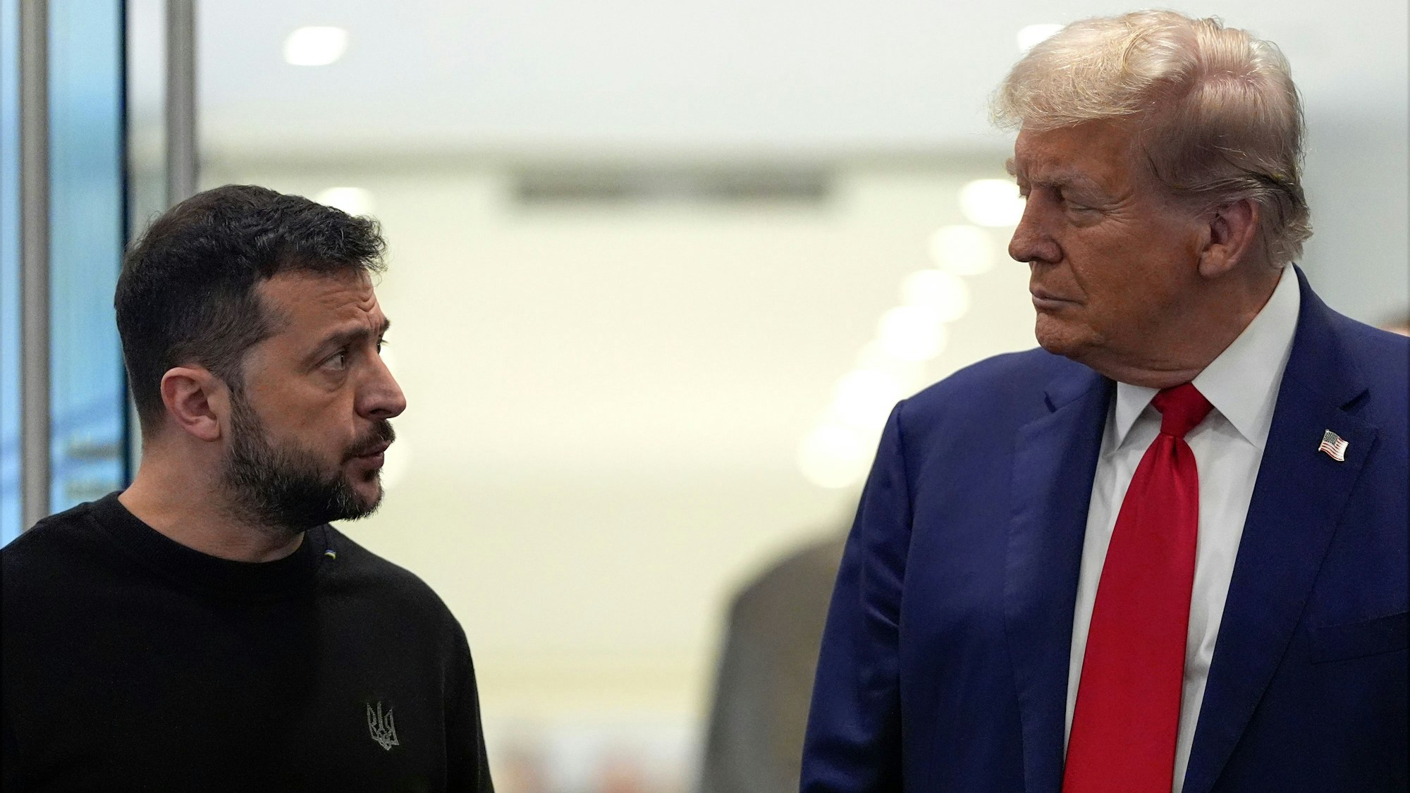 Wolodymyr Selenskyj im Gespräch mit Donald Trump. Der ukrainische Präsident besuchte die USA zuletzt vor den Wahlen im November.