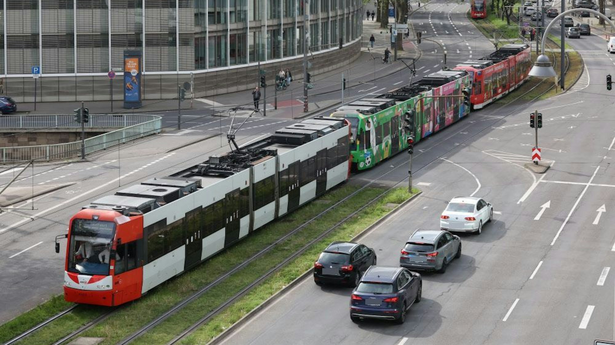 Testfahrten mit 90-Meter-Langzügen auf der Ost-West-Achse zwischen Bahnhof Deutz/Messe und Neumarkt.