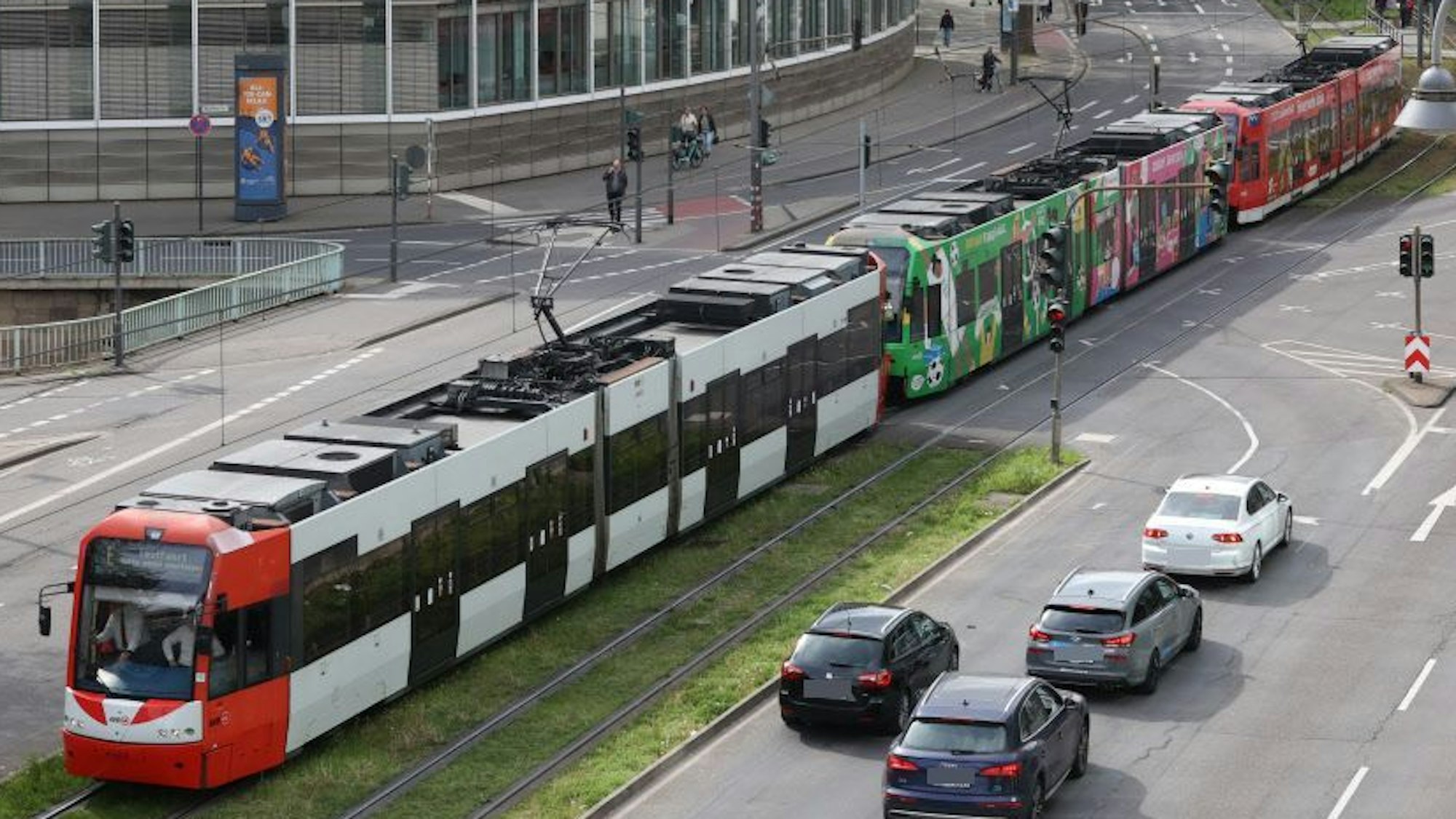 Testfahrten mit 90-Meter-Langzügen auf der Ost-West-Achse