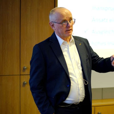 Ralf Claßen, Kämmerer der Stadt Mechernich, bei seinem Vortrag zum Haushalt 2025.