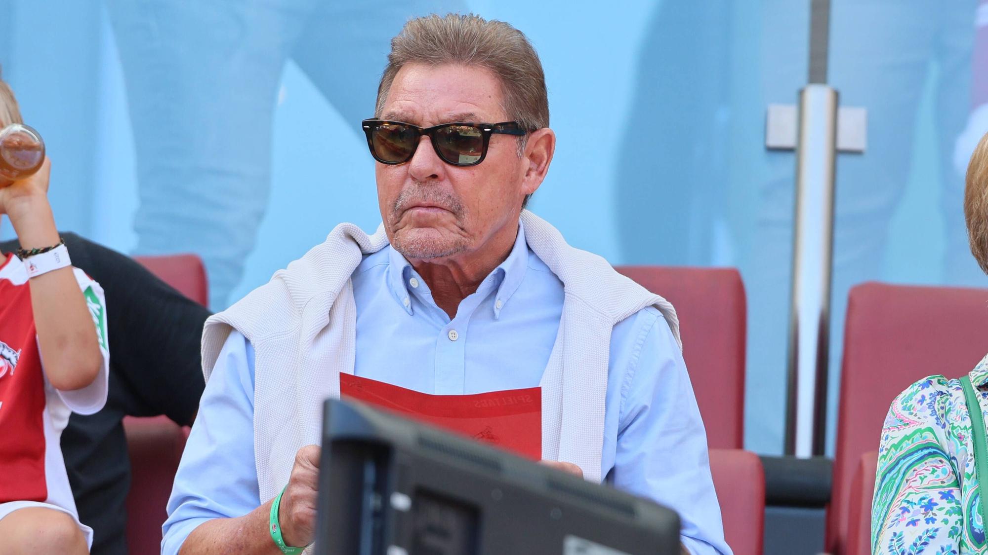 Jürgen Glowacz auf der Ehrentribüne im Müngersdorfer Stadion.