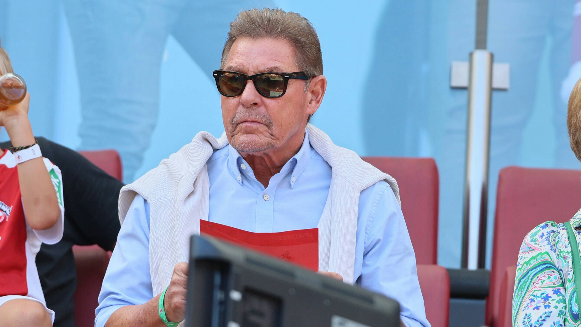 Jürgen Glowacz auf der Ehrentribüne im Müngersdorfer Stadion.