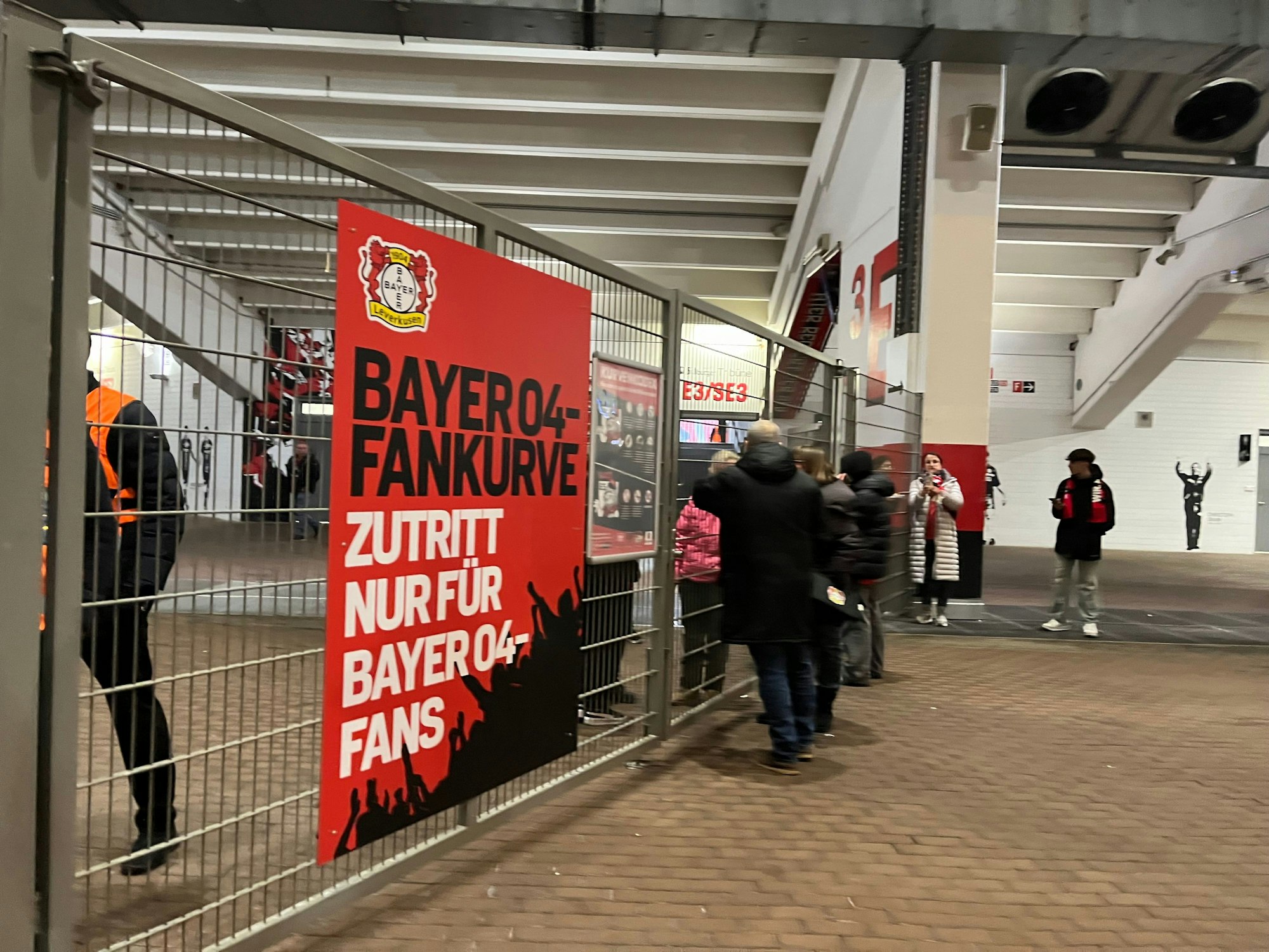Absperrung in der Bay-Arena