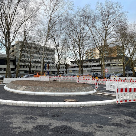 Das Rathaus in Leichlingen mit neu entstehendem Kreisverkehr an der Neukirchener Straße.
