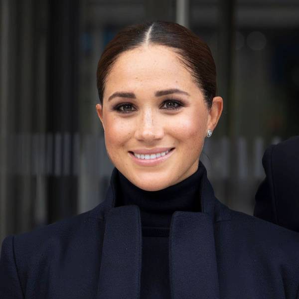 Meghan Markle posiert für Fotografen.