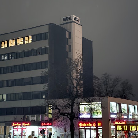 Die WGL-Zentrale in Wiesdorf am Abend.