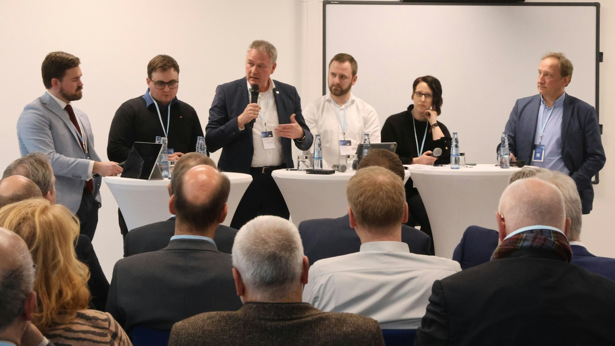 Kandidatenrunde mit (v.l.) Pascal Reinhardt, Jan Köstering, Carsten Brodesser, Sebastian Diener, Sabine Grützmacher und Bernd Rummler.