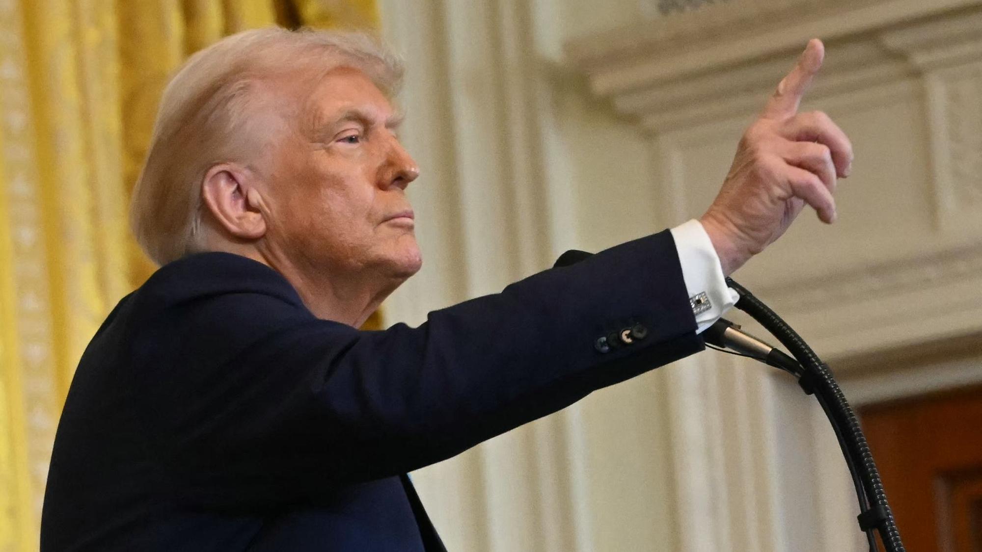 US Präsident Donald Trump sprcht auf einer Pressekonferenz.